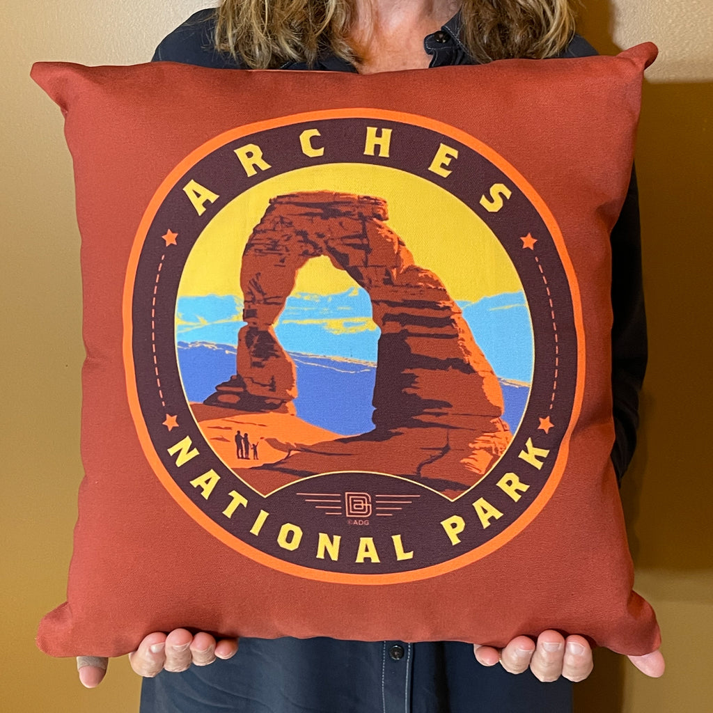 18"x18" Throw Pillow: Emblem of Arches National Park